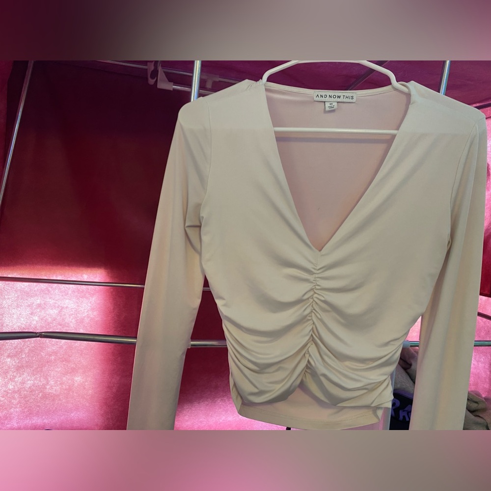 White cute stretchy top